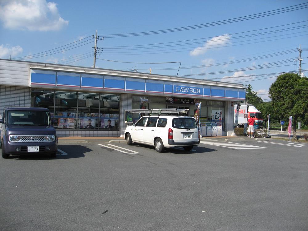 Convenience store. 400m to Lawson