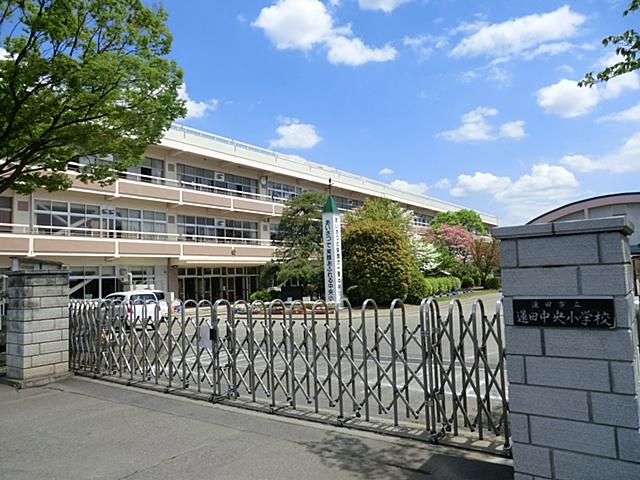 Primary school. Hasuda stand Hasuda the center to the elementary school 1110m