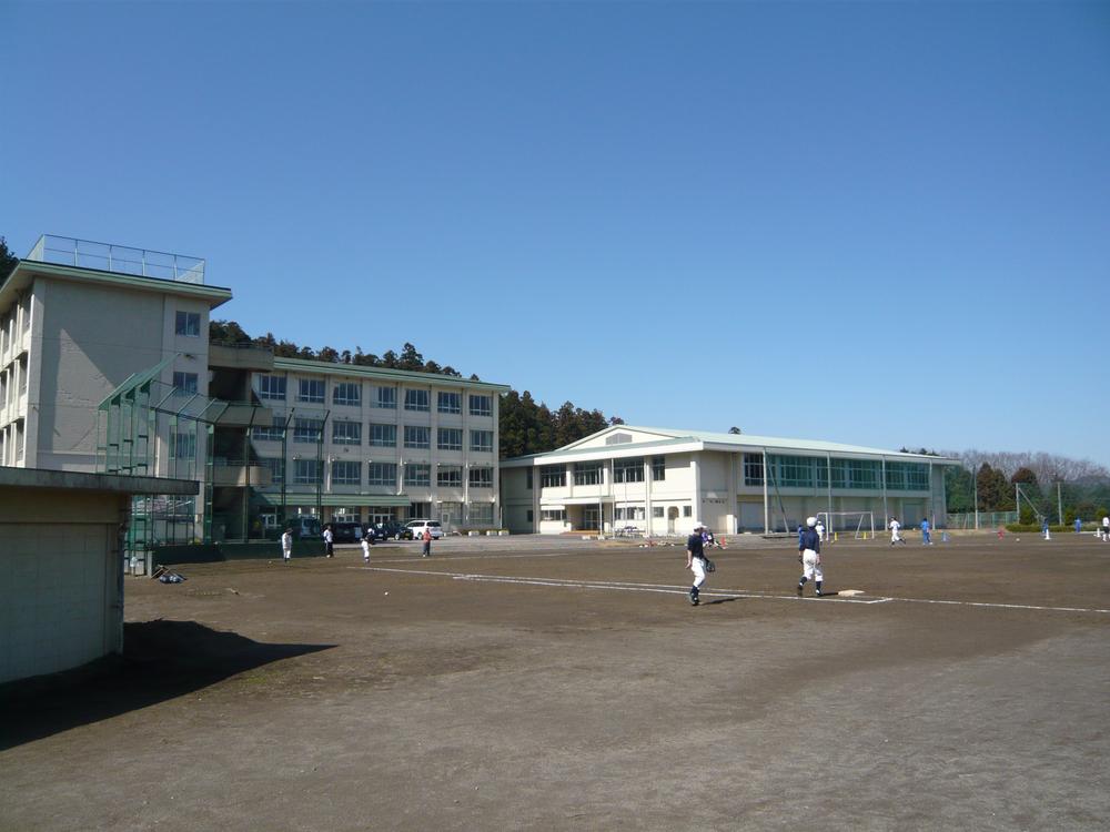 Junior high school. 1483m to the Hidaka Municipal Musashidai junior high school