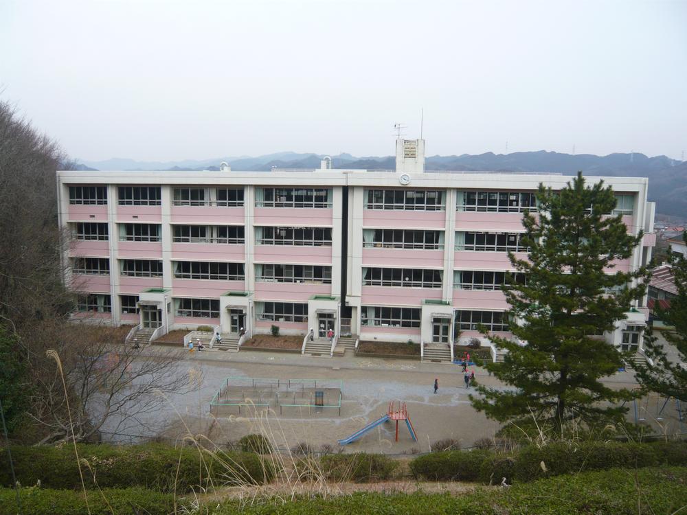 Primary school. 1508m to the Hidaka Municipal Musashidai Elementary School