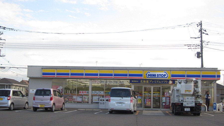 Convenience store. MINISTOP Hidaka High School before store up (convenience store) 384m