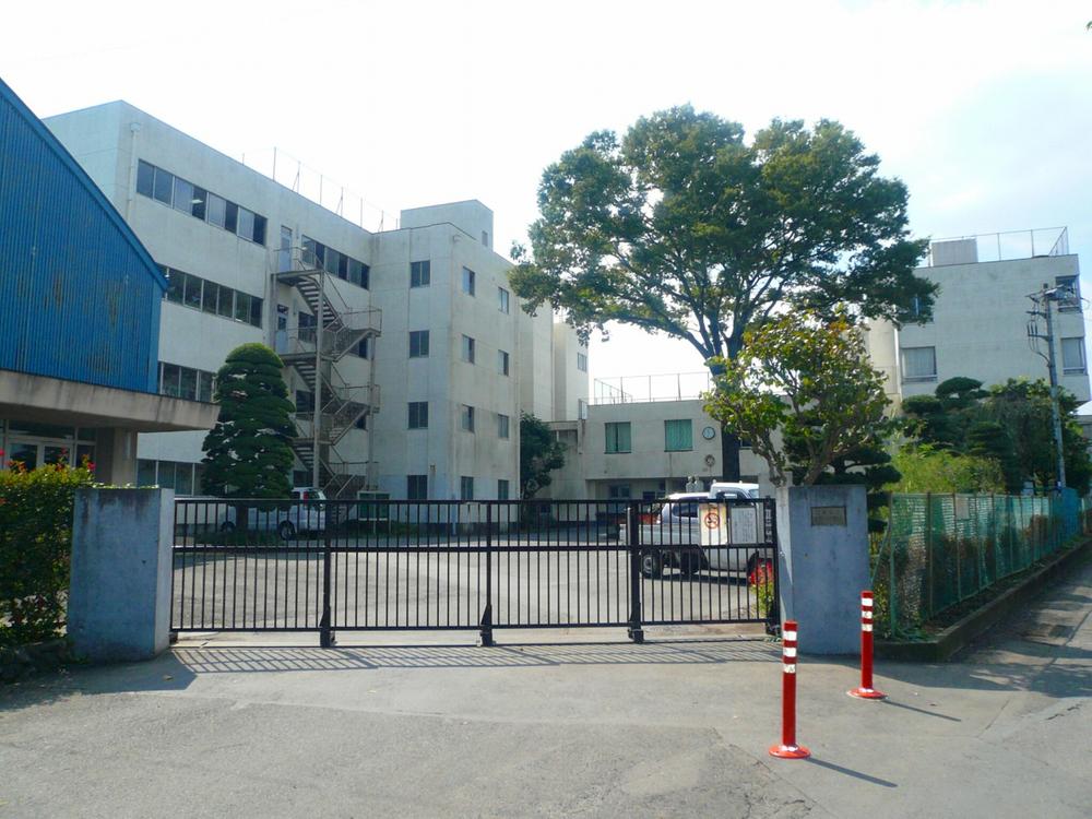Junior high school. 1748m to the Hidaka Municipal Komagawa junior high school