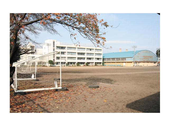 Junior high school. 461m until Hidaka Municipal Komagawa junior high school