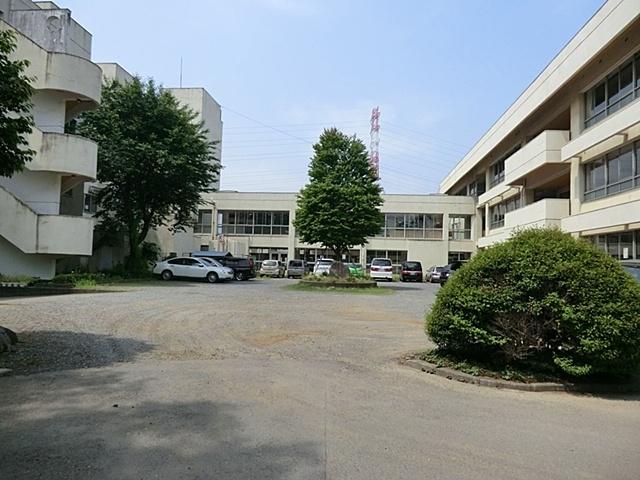 Junior high school. Takahagi 330m until junior high school