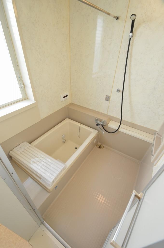 Bathroom. Indoor (12 May 2013) Shooting
