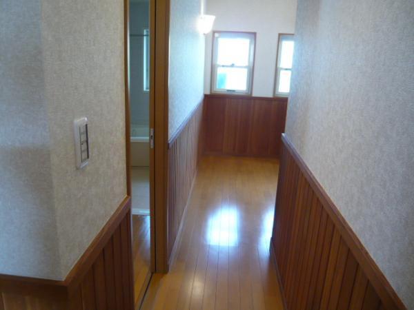 Other introspection. End of the hall is the LDK