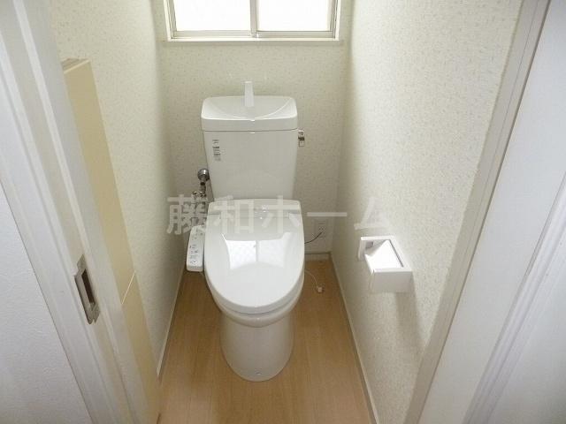 Toilet. Indoor (11 May 2013) Shooting