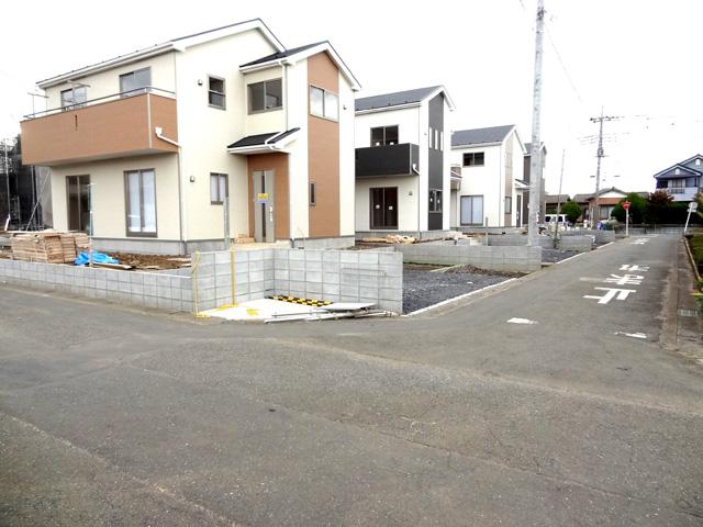 Local photos, including front road. Local (10 May 2013) Shooting