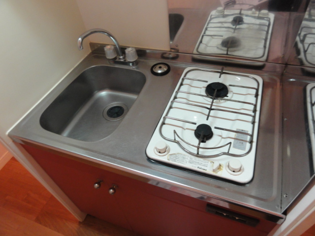 Kitchen. Two-burner stove equipped