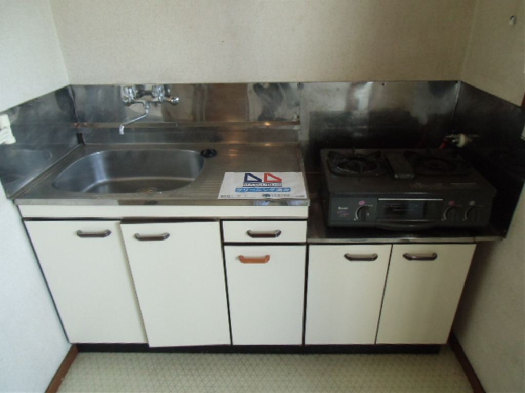 Kitchen. Gas stove correspondence