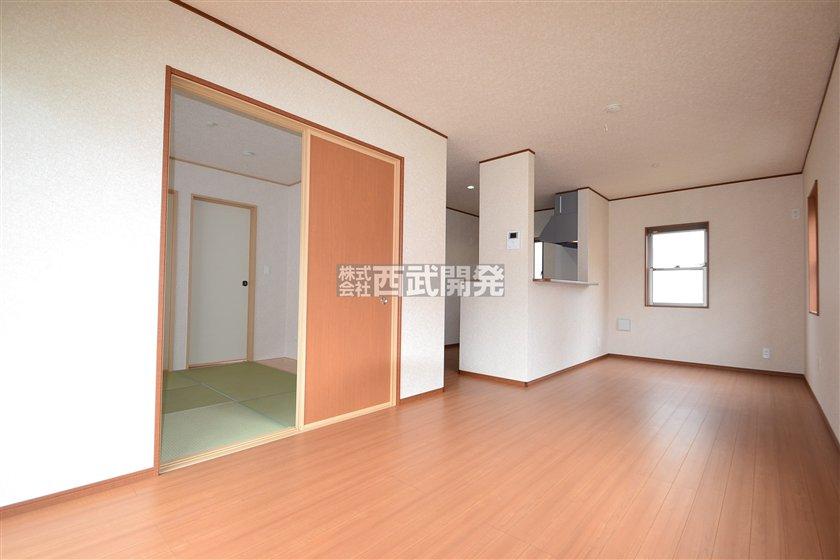 Living. 8 Building room (August 2013) Shooting