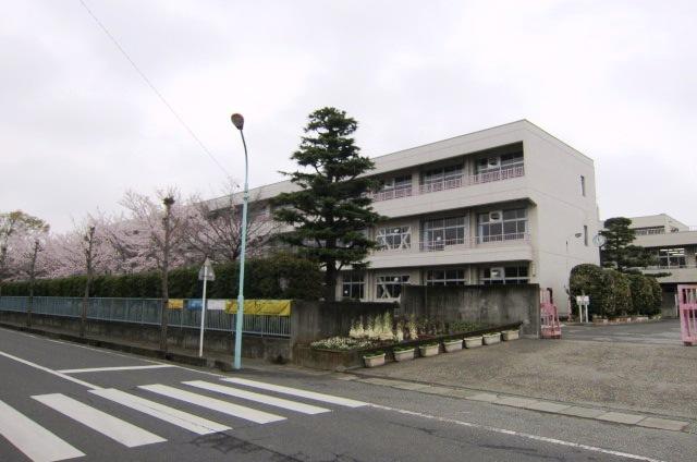 Junior high school. Higashimatsuyama Tatsuhigashi until junior high school 1572m