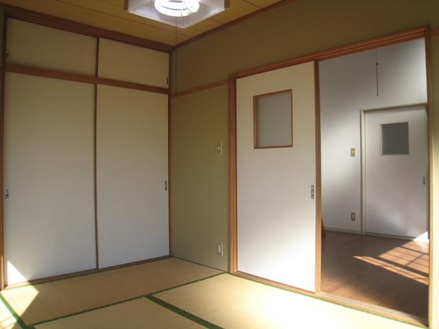 Living and room. The same type Japanese-style room