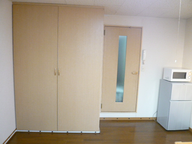 Living and room. microwave ・ Also equipped with a refrigerator.
