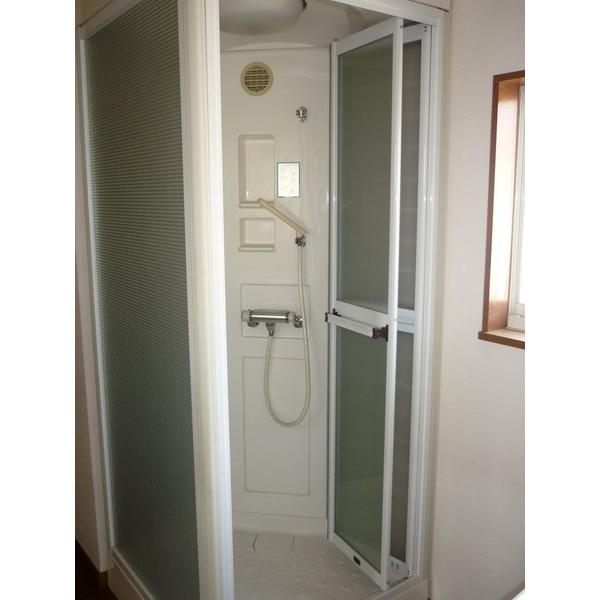 Bathroom. 2F