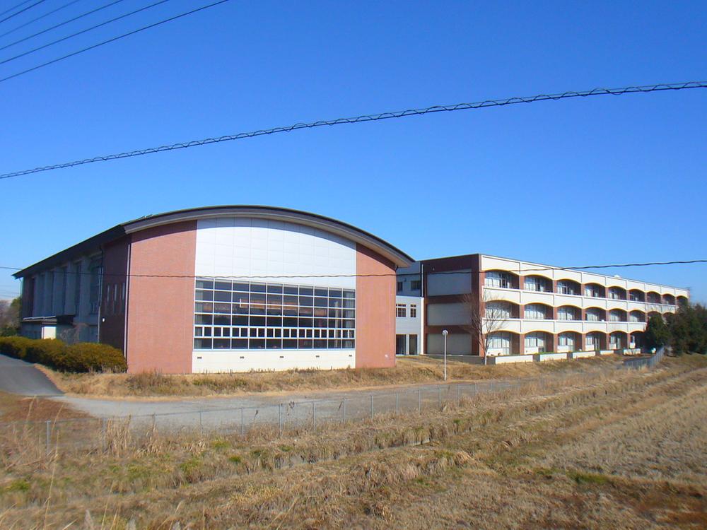 Junior high school. 3900m to the south junior high school