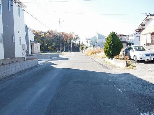 Local photos, including front road. Frontal road