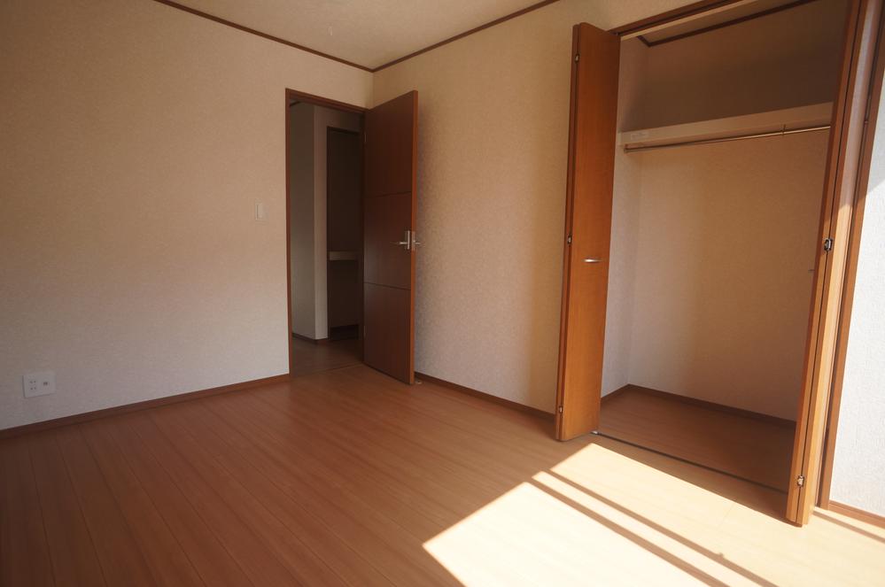 Other introspection. Indoor (September 2013) Shooting