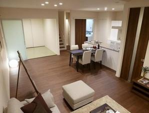To devise a 4 Building LDK kitchen of location, Easy placement spacious use the LD. The back of the 4.5-tatami mat Japanese-style, Summer child's nap room, Winter is likely active, such as in kotatsu room of family reunion