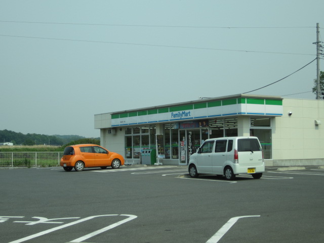 Convenience store. FamilyMart Higashi-Matsuyama Shinjuku Machiten 492m (convenience store) to 492m