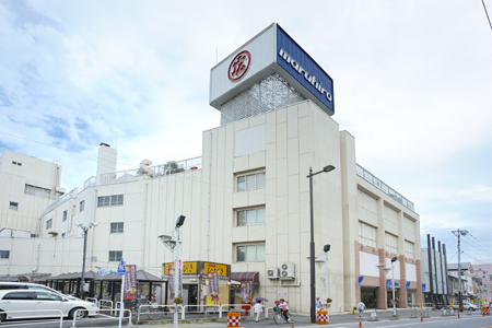 Shopping centre. MaruHiro until the (shopping center) 1100m