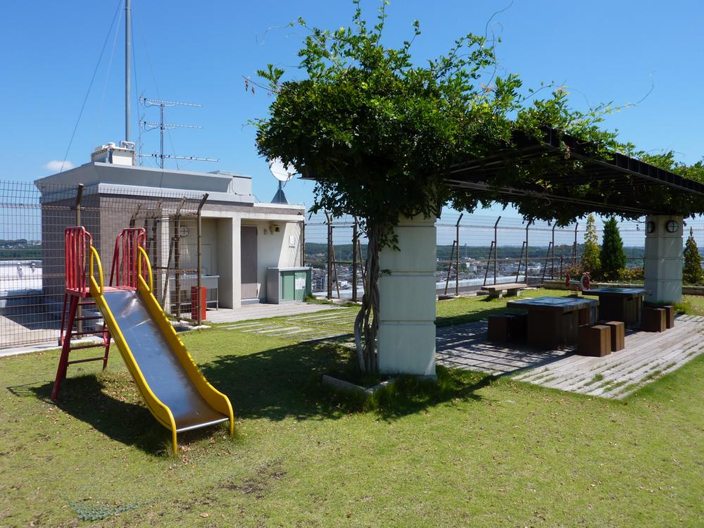 Other common areas. Playground equipment play a child is on the rooftop "Sky Park" ・ There is a barbecue corner!