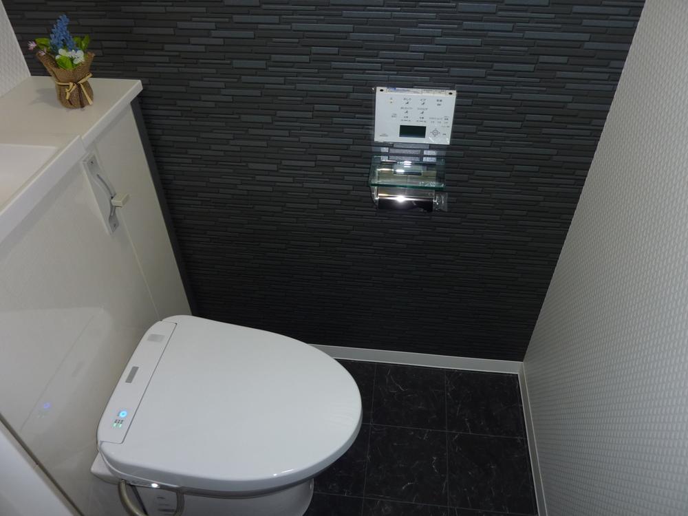 Toilet. Toilet exchange (washlet, Automatic opening and closing, Toilet paper holder exchange, Cross exchange, Cushion floor exchange, Bulb replacement to LED)