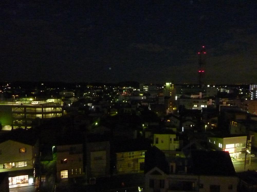 View photos from the dwelling unit. It is the scenery (night view) from the ninth floor. 2013 October shooting