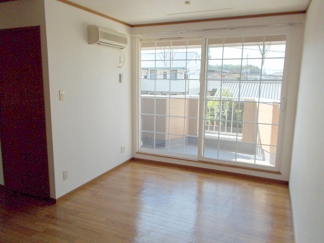 Other room space. It is the state of Western-style.