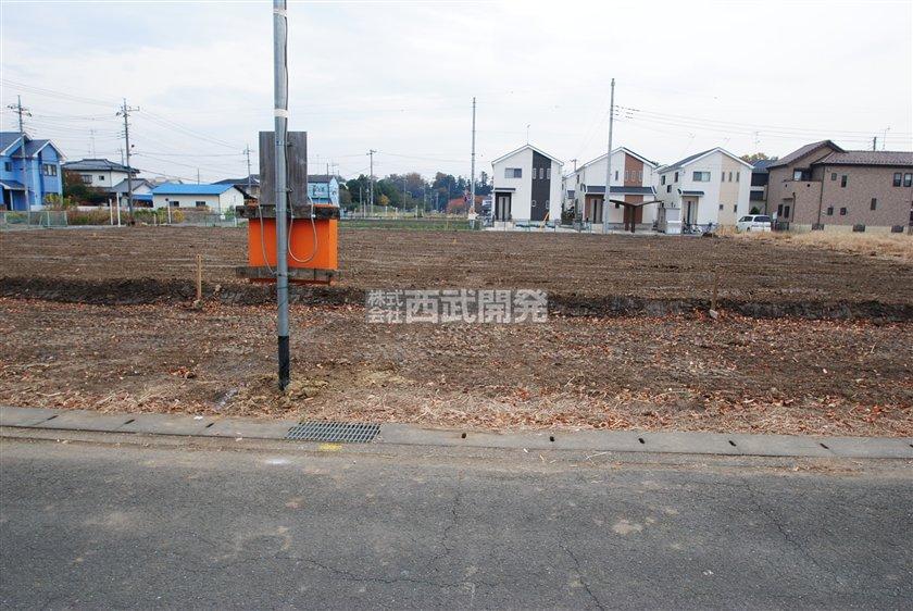 Local photos, including front road. 2 Building site (November 2013) Shooting