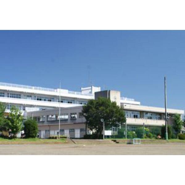 Junior high school. 910m to Ranzan Municipal Sugaya junior high school