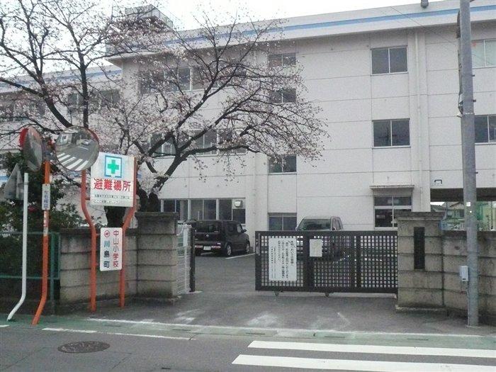 Primary school. 420m until Kawajima Tatsunaka Mountain Elementary School