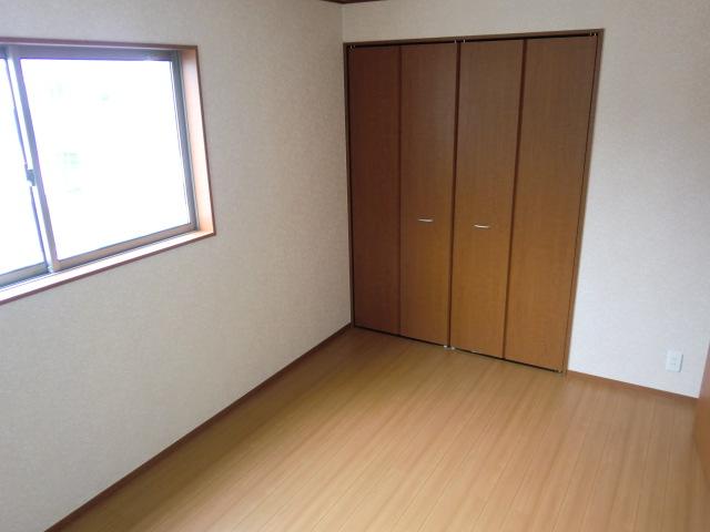 Non-living room. Same specifications