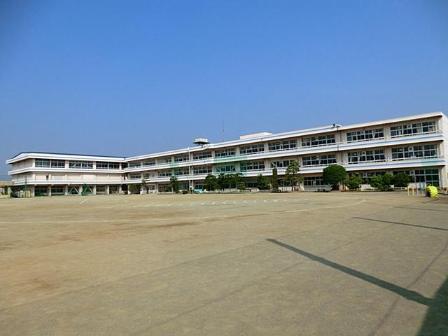 Primary school. 300m until Kawajima Tatsunaka Mountain Elementary School