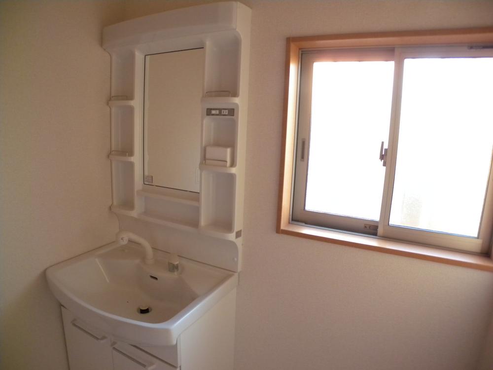 Wash basin, toilet. Indoor (12 May 2013) Shooting