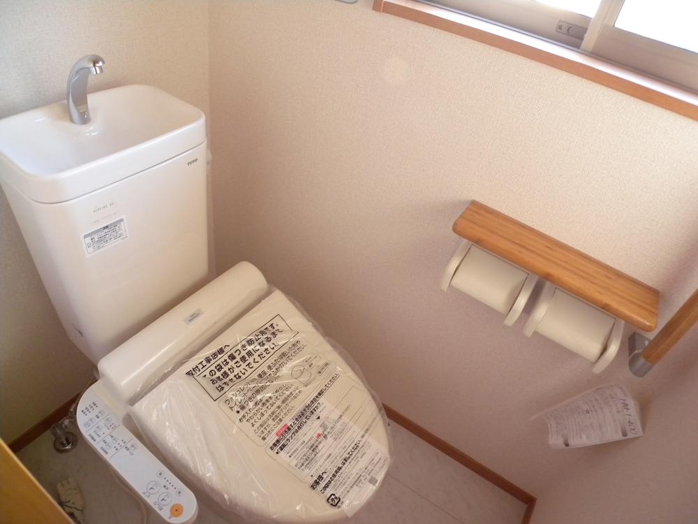 Toilet. Indoor (12 May 2013) Shooting