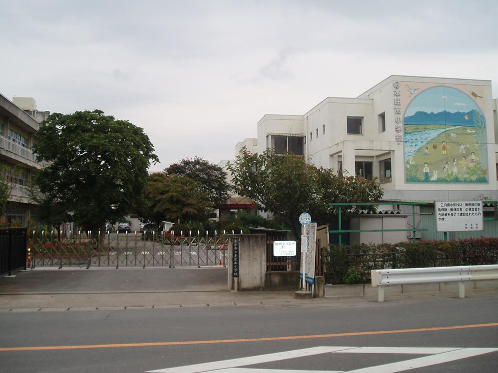 Primary school. 468m to Honjo Municipal Honjo Minami Elementary School