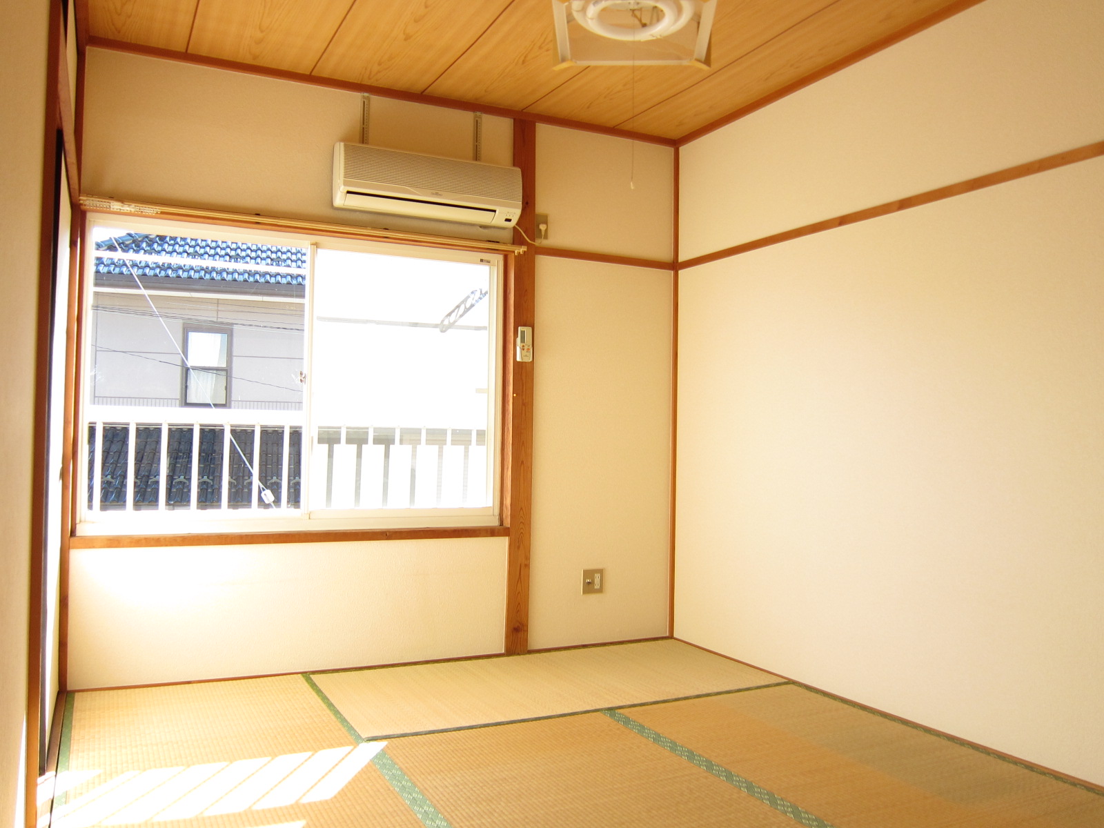 Living and room. It will calm the Japanese-style room