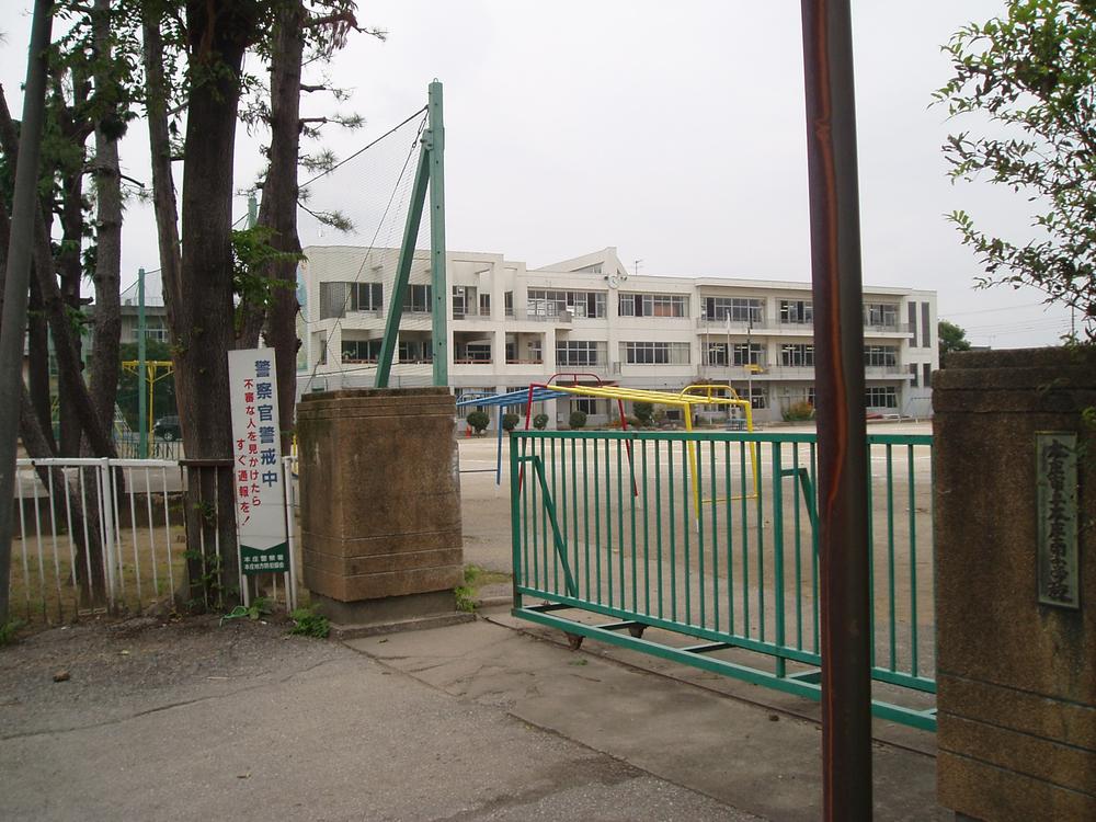 Primary school. 953m to Honjo Municipal Honjo Minami Elementary School