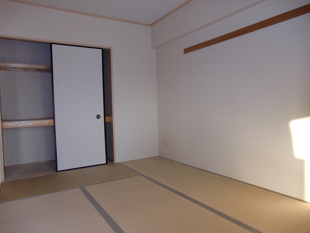 Other room space. Japanese-style room to settle