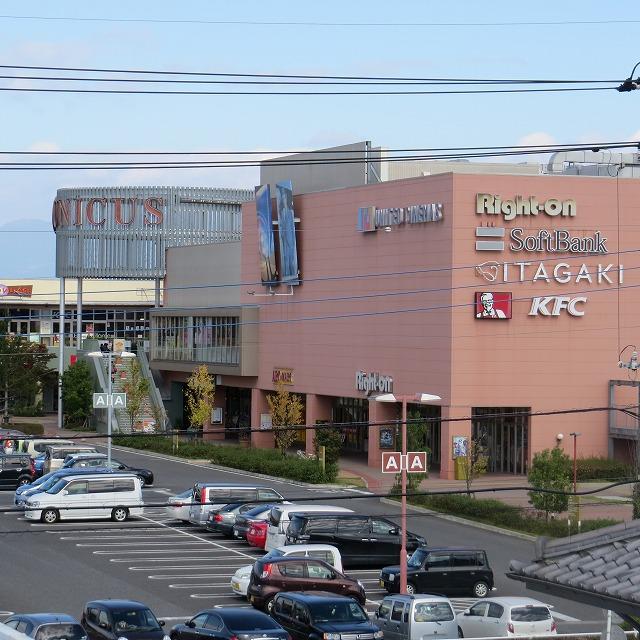 Shopping centre. Until UNICUS Kamisato 1475m
