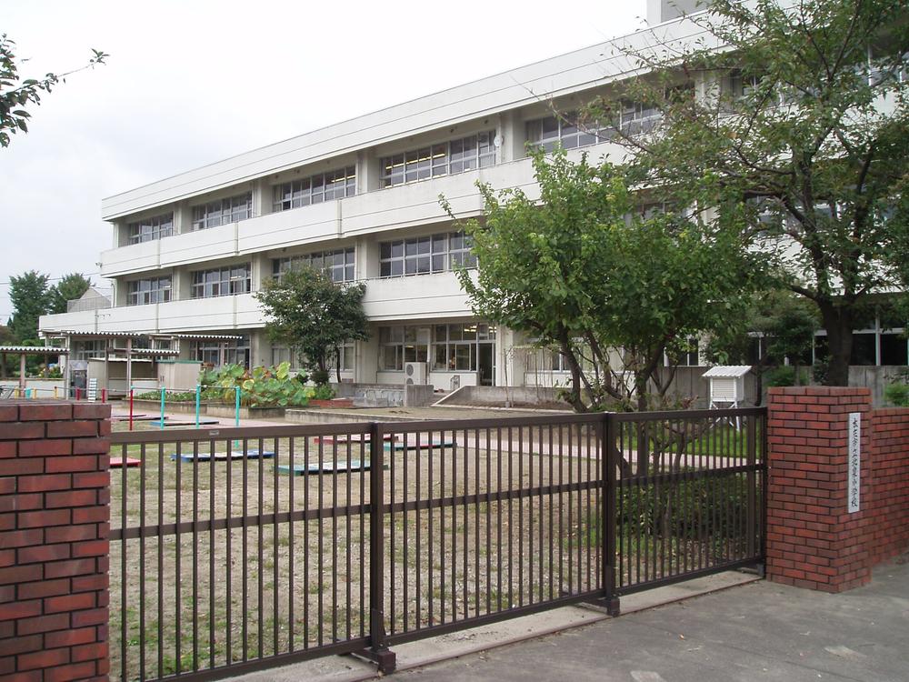 Primary school. 1061m to Honjo Municipal Kitaizumi Elementary School
