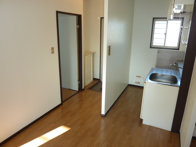 Kitchen. Kitchen space that was aware of the flow line.