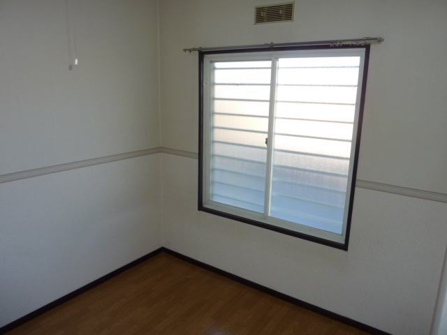 Other room space. The other room is a happy room when you want.