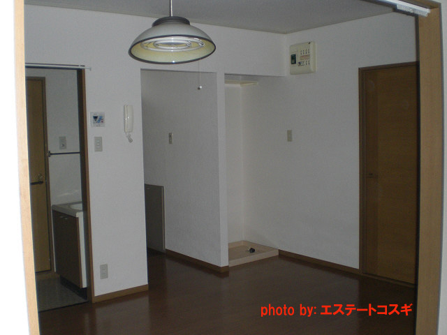 Kitchen. Spacious indoor space ~