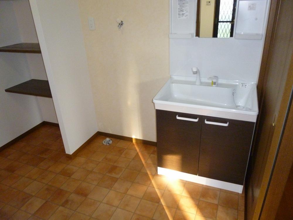 Wash basin, toilet