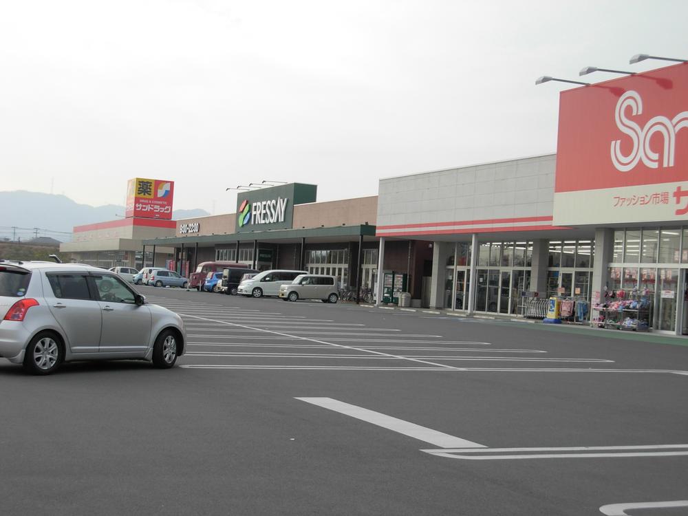 Shopping centre. Sanki 1129m until Honjo Kodama shop