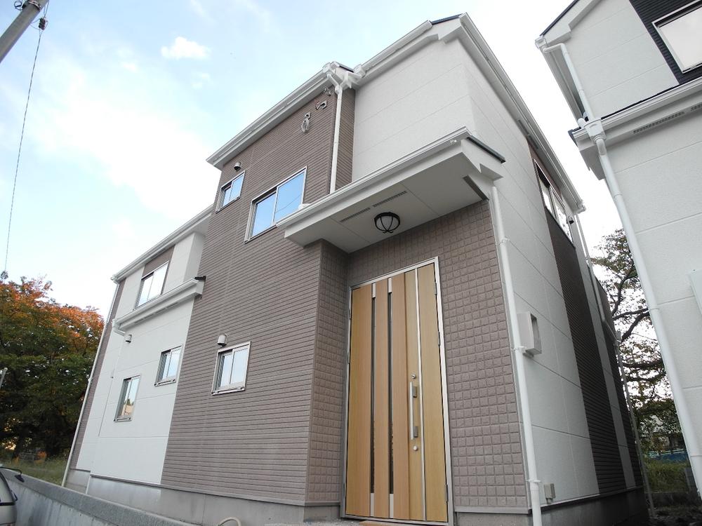 Local appearance photo. Building 2 (November 2013) Shooting