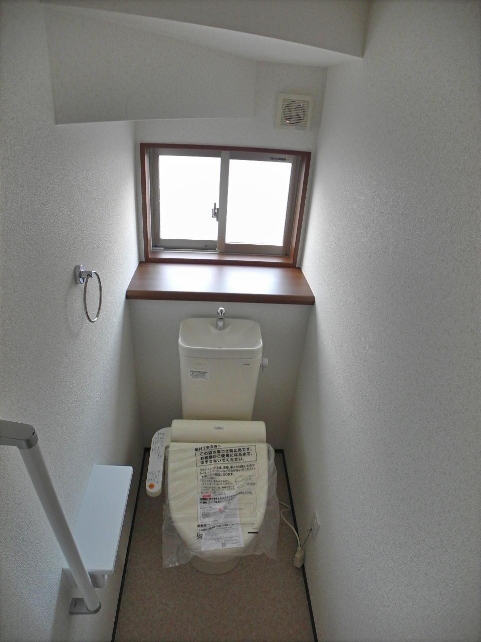 Toilet. Indoor (11 May 2013) Shooting