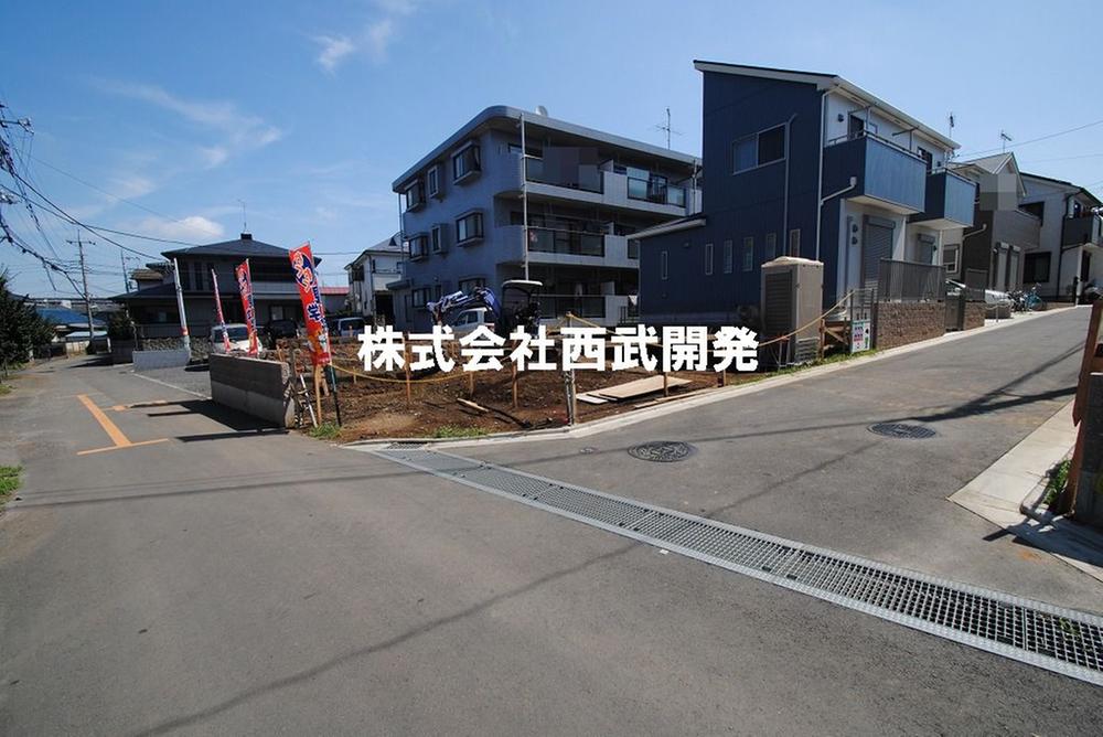 Local photos, including front road. 1 Building site (September 2013) Shooting